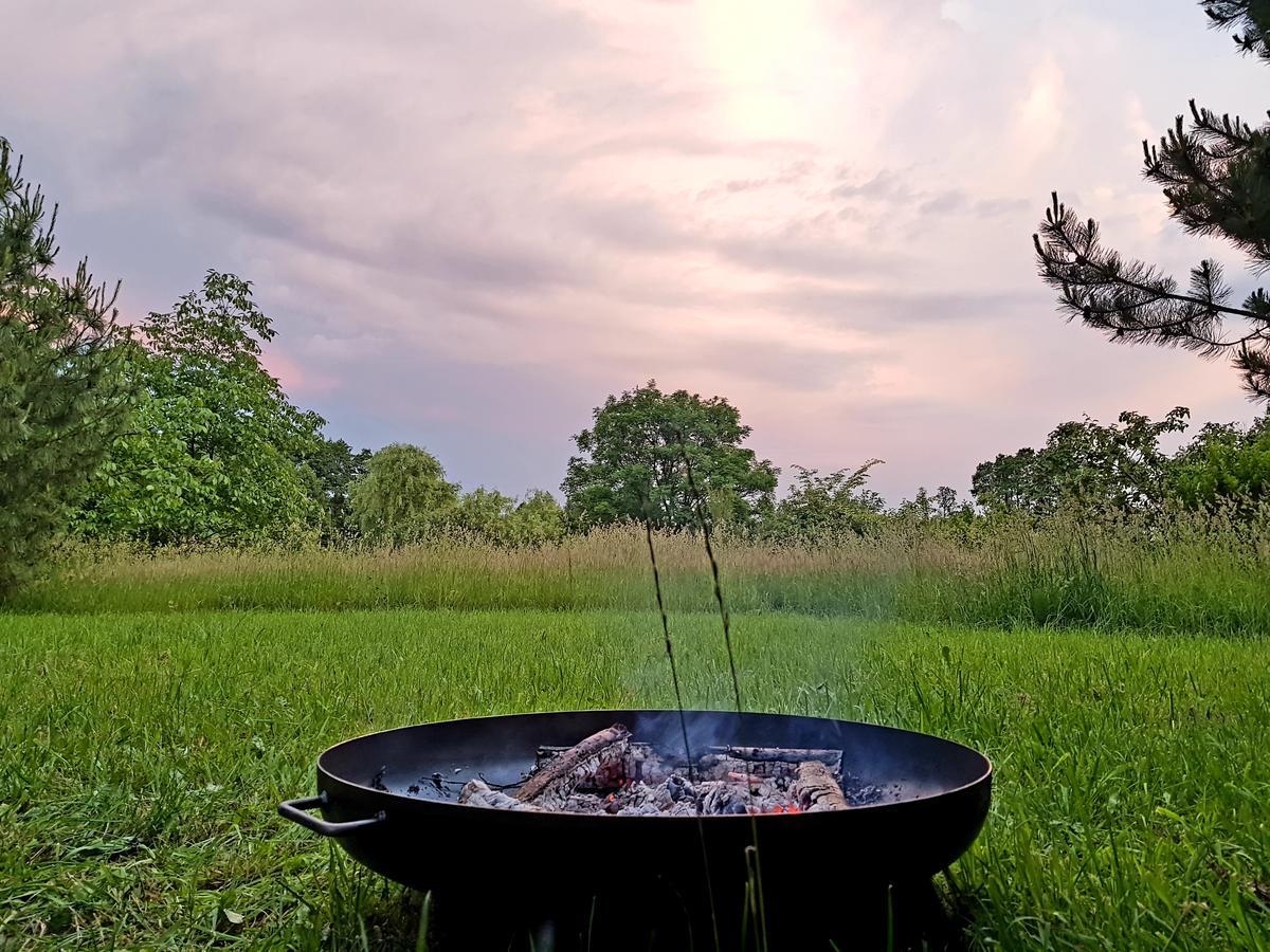 Reglowka Z Kominkiem Ogrod Altanka